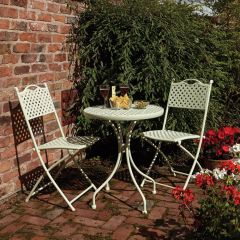 Stylish patio dining set makes most of garden space